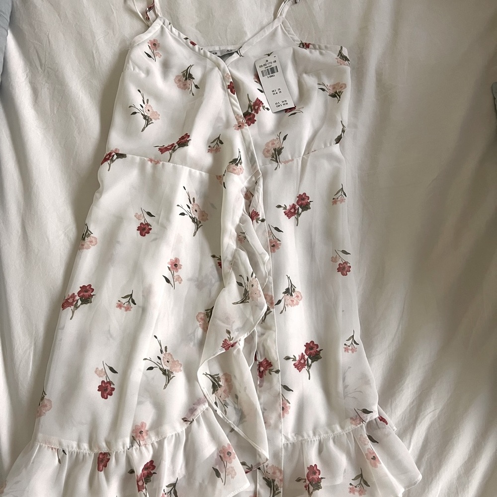 Hollister white ruffled w/ red flower dress XS
